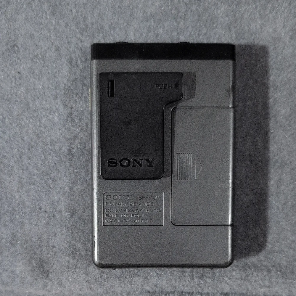 Sony Walkman SRF-19W Portable FM/AM Radio Vintage Grey
